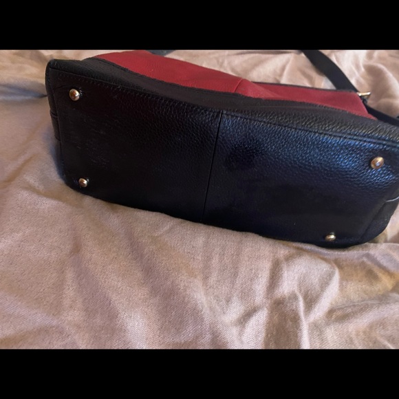 Red & black vegan leather bucket bag - Picture 3 of 10